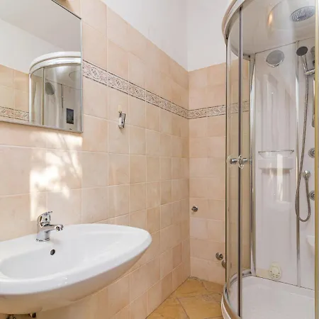 Casa vacanze Lara - Prc308 By Interhome *