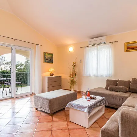 Lara By Interhome Vrsar